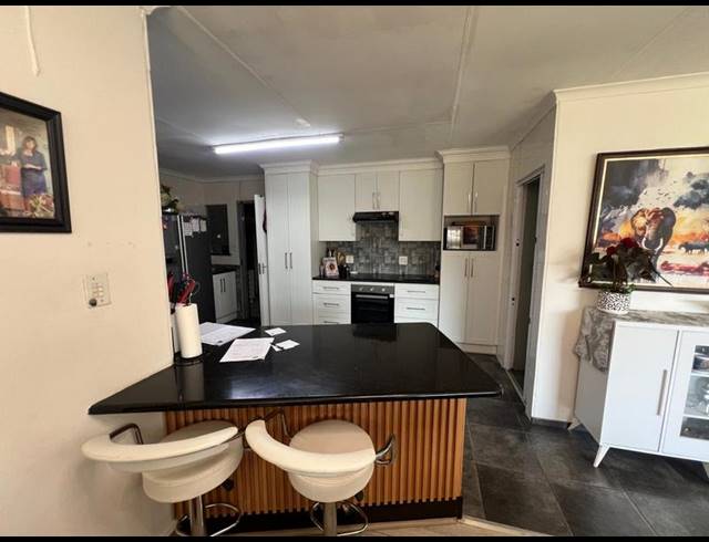 3 BEDROOM HOUSE FOR SALE IN GREENHILLS